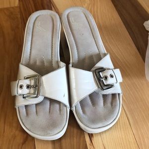 7M white Mountain super comfy shoe